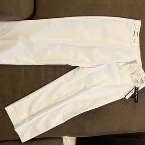 Woman’s wide leg capri pant.